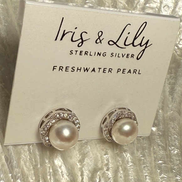 iris Jewelry - Iris White and Silver Spiral Pearl Earrings